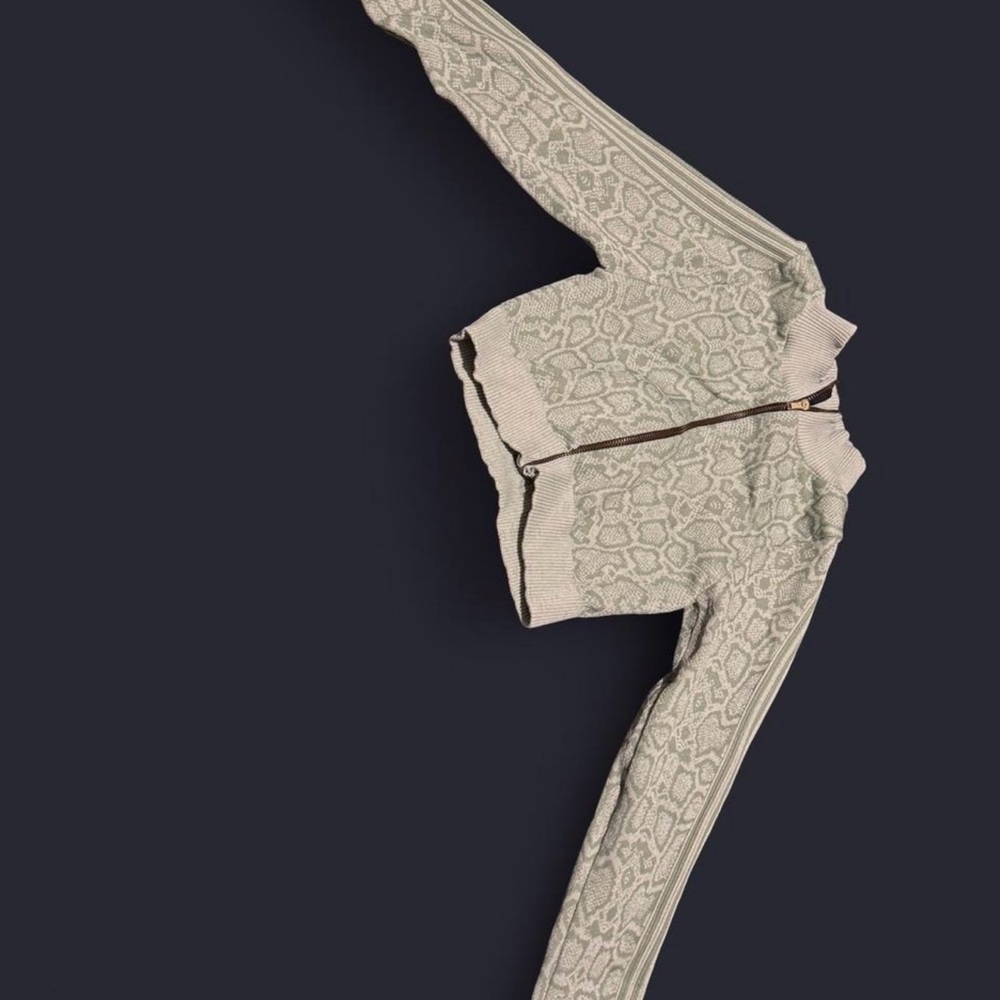 Set - Picture 3 of 4